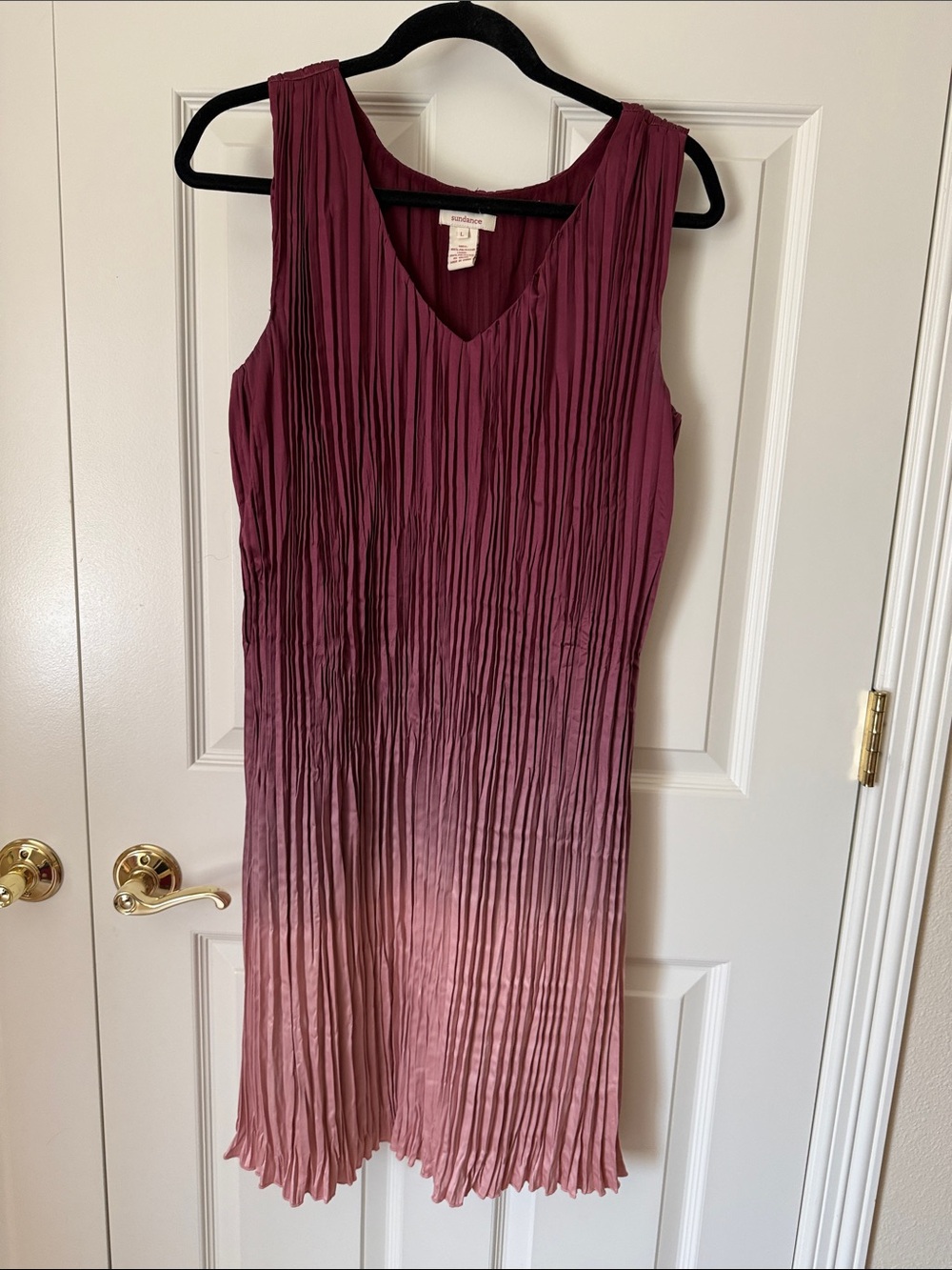 Sundance L Sleeveless V-Neck Pleated Ombre Dress in Plum to Blush